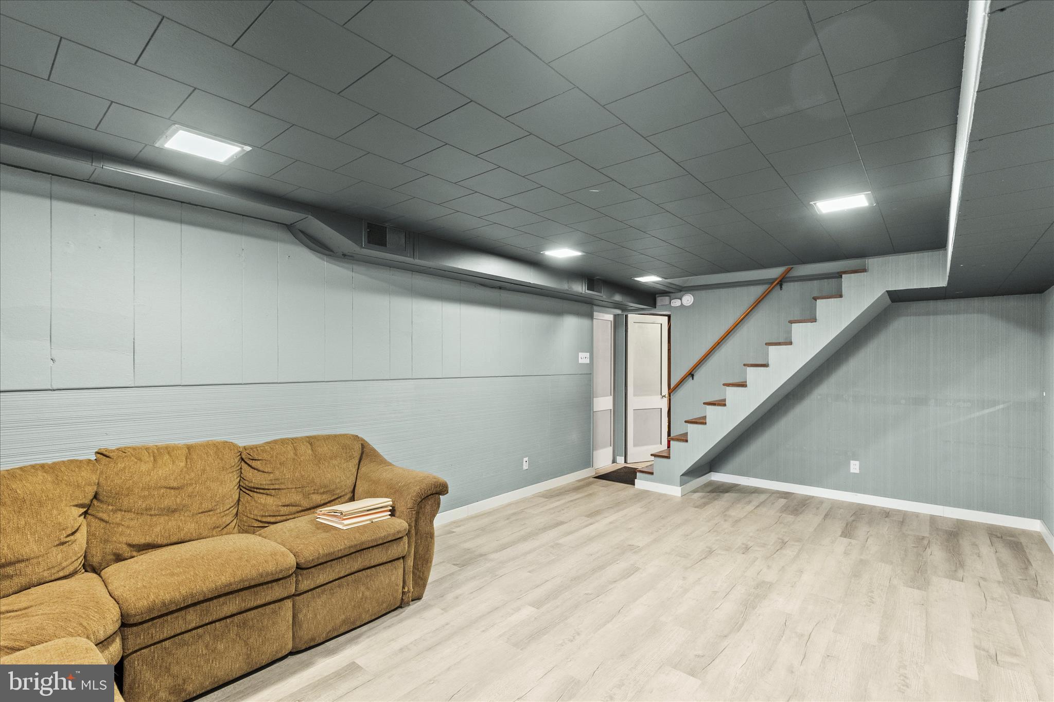 340 South Camp Street Windsor, PA 17366 - Photo 28 of 44 a living room with furniture