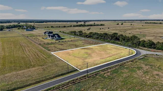 a view of a tennis court