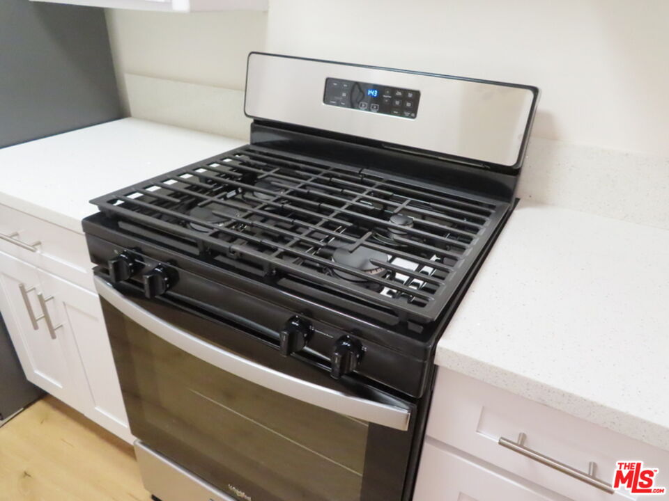 12572 Washington Boulevard, Unit 2 Los Angeles, CA 90066 - Photo 19 of 19 a close up of a stove top oven