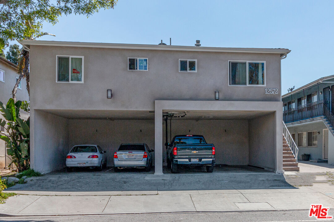 12572 Washington Boulevard, Unit 2 Los Angeles, CA 90066 - Photo 9 of 19 a car parked in front of a house