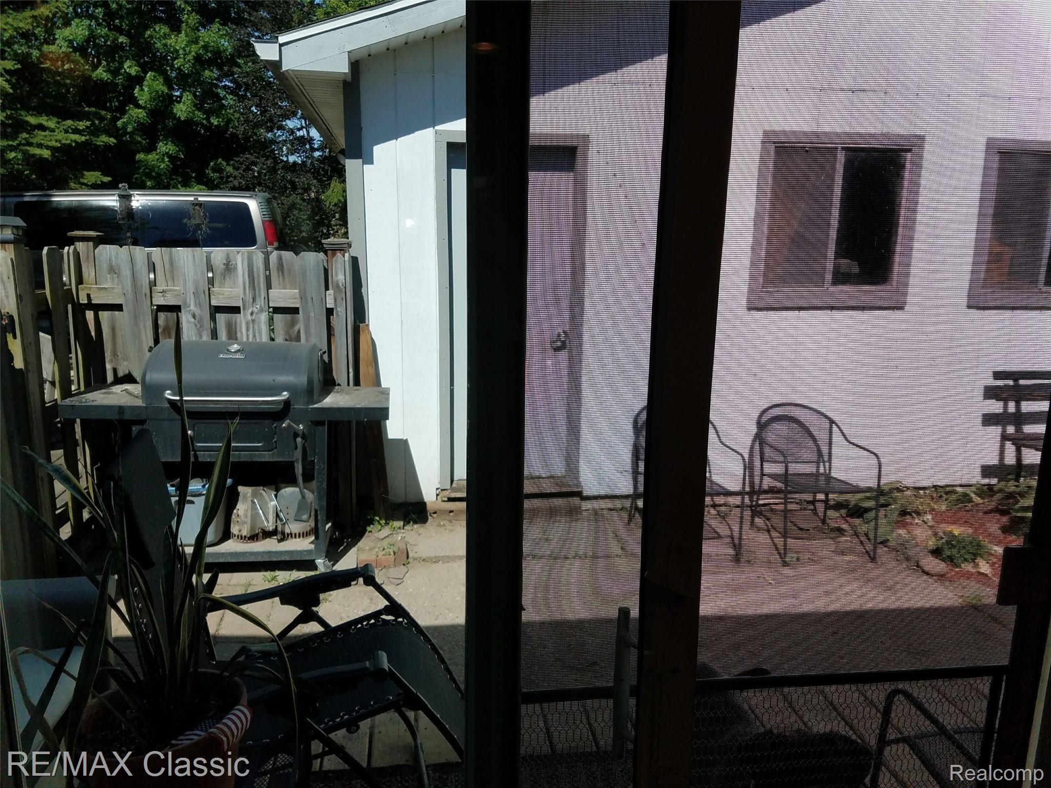 3587 Alida Avenue Rochester, MI 48309 - Photo 17 of 21 Alida doorwall.jpg