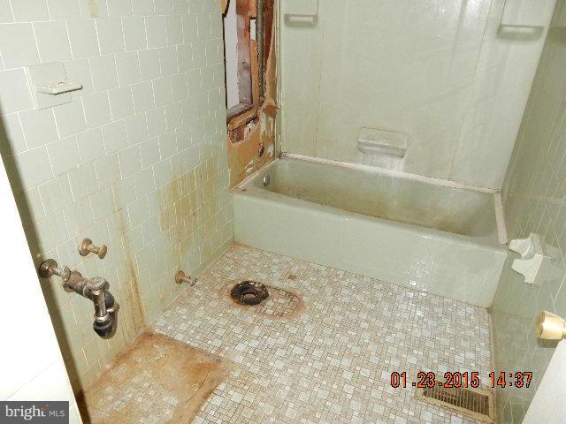 2851 Hollins Ferry Road Baltimore, MD 21230 - Photo 12 of 12 Bath