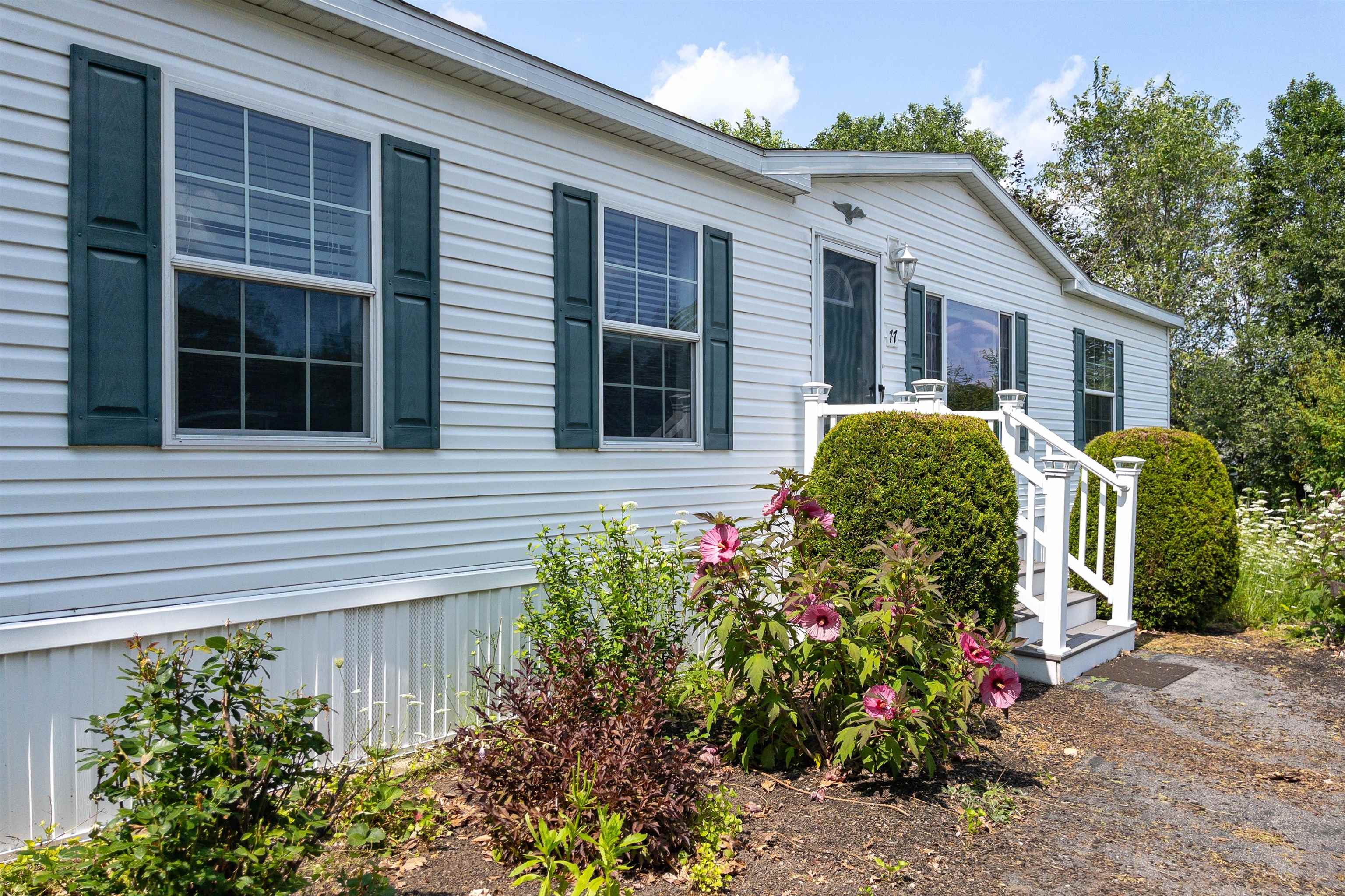 77 Seneca Street Rochester, NH 03867 - Photo 2 of 40