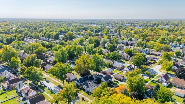 $249,900 | 17908 Commercial Avenue, Lansing, IL 60438