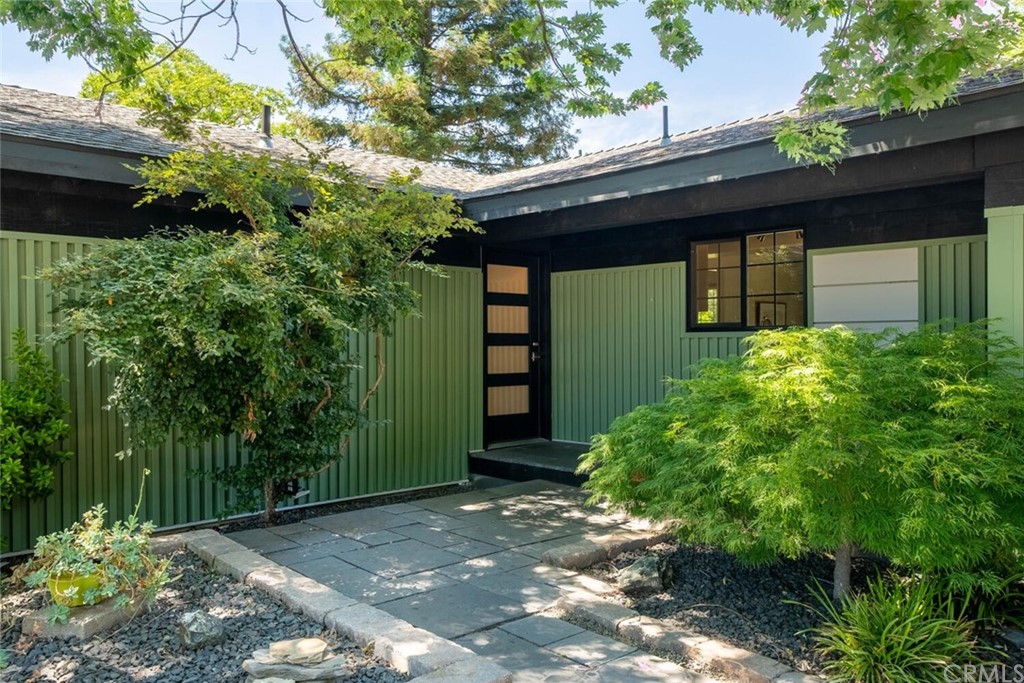 4312 Stable Lane Chico, CA 95973 - Photo 3 of 50 a backyard of a house with lots of green space