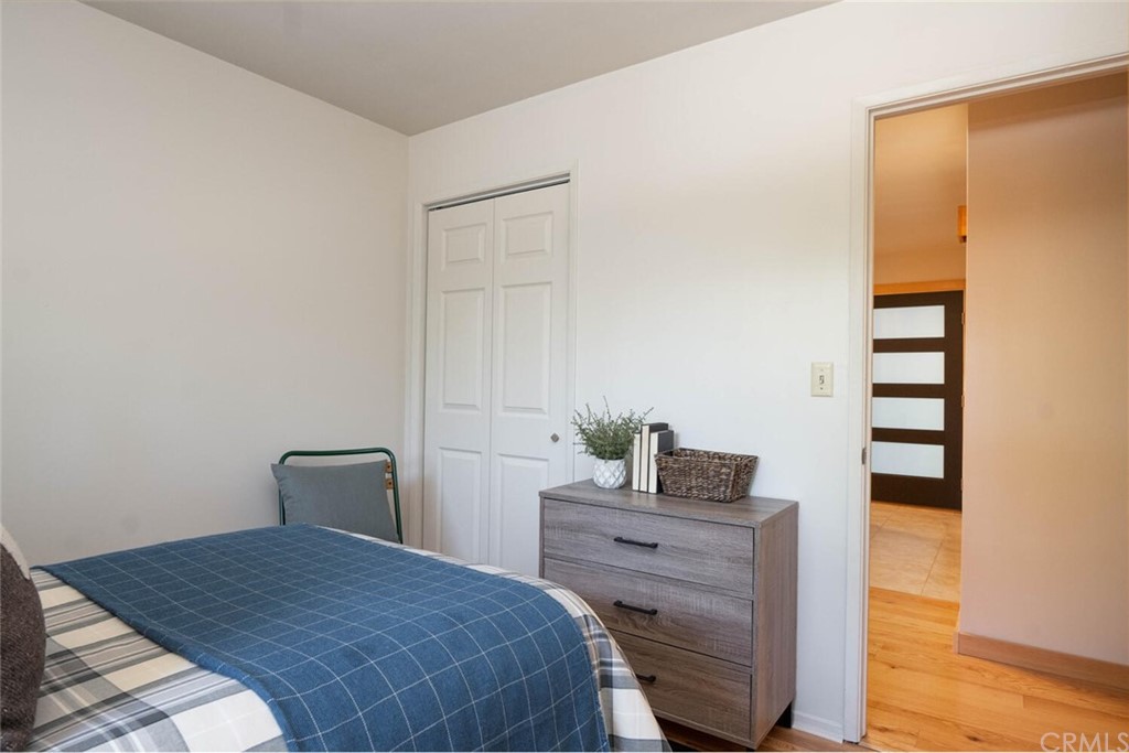 4312 Stable Lane Chico, CA 95973 - Photo 31 of 50 a bedroom with a bed and a potted plant