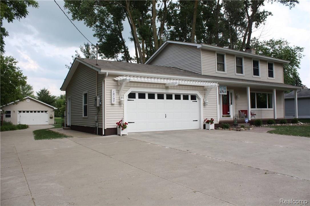 12197 Torrey Road Fenton, MI 48430 - Photo 4 of 61 IMG_2192.jpg