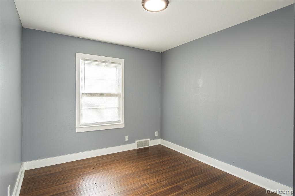 2281 Lancaster Road Bloomfield Hills, MI 48302 - Photo 15 of 37