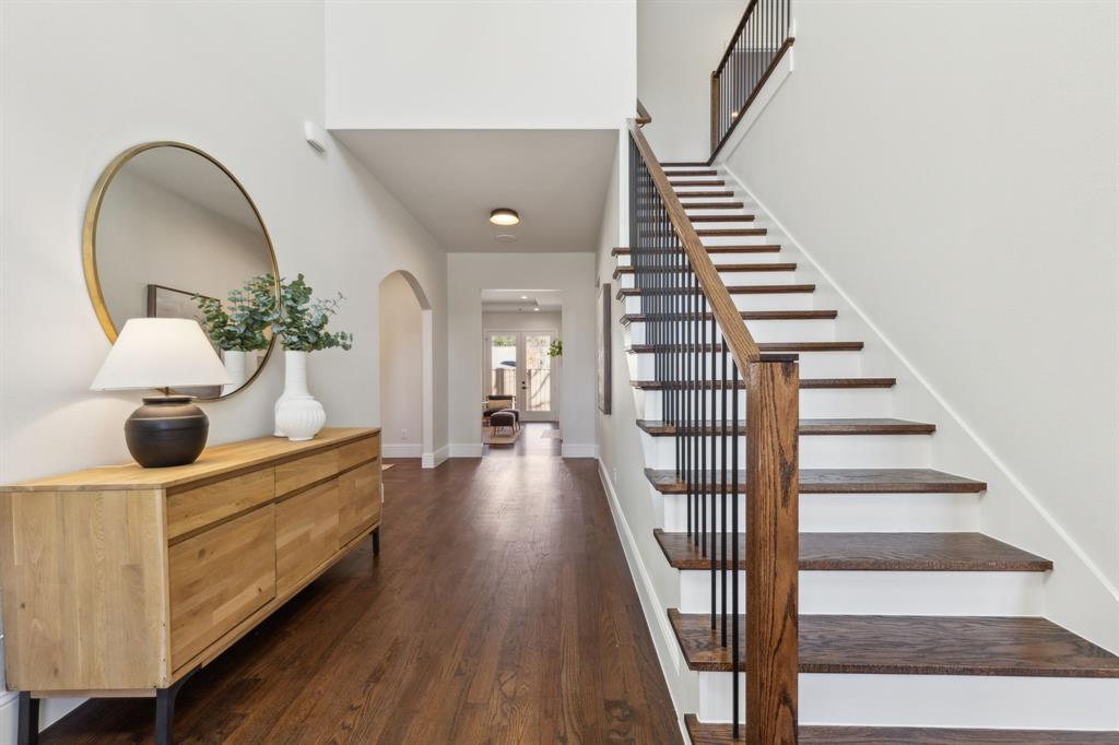 8638 Lockhaven Drive Dallas, TX 75238 - Photo 3 of 25