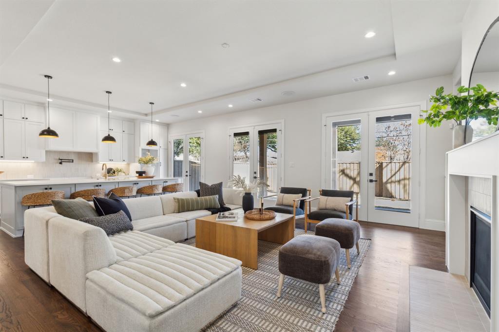 8638 Lockhaven Drive Dallas, TX 75238 - Photo 7 of 25