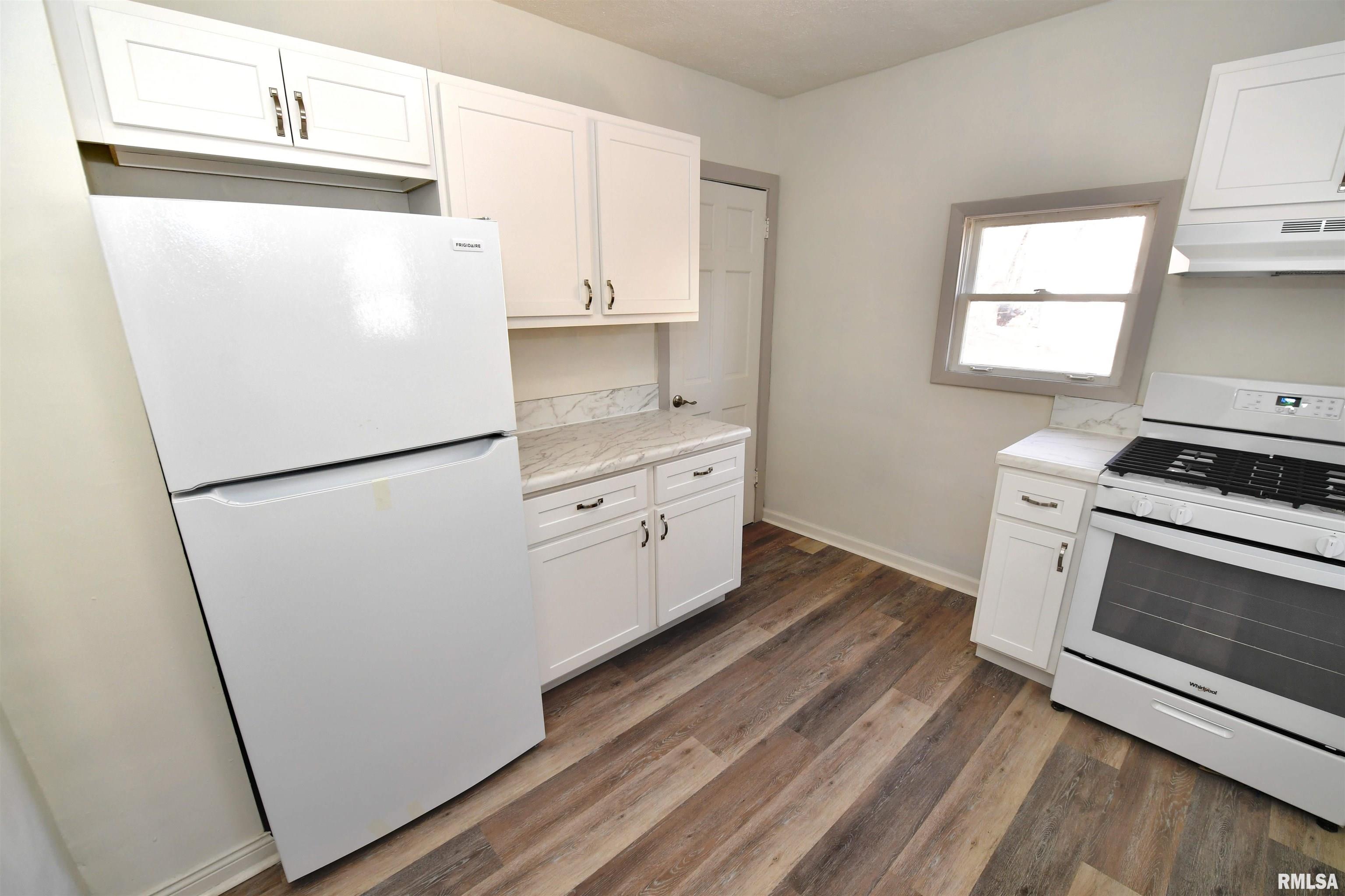 1507 Northeast Perry Avenue Peoria, IL 61603 - Photo 11 of 30