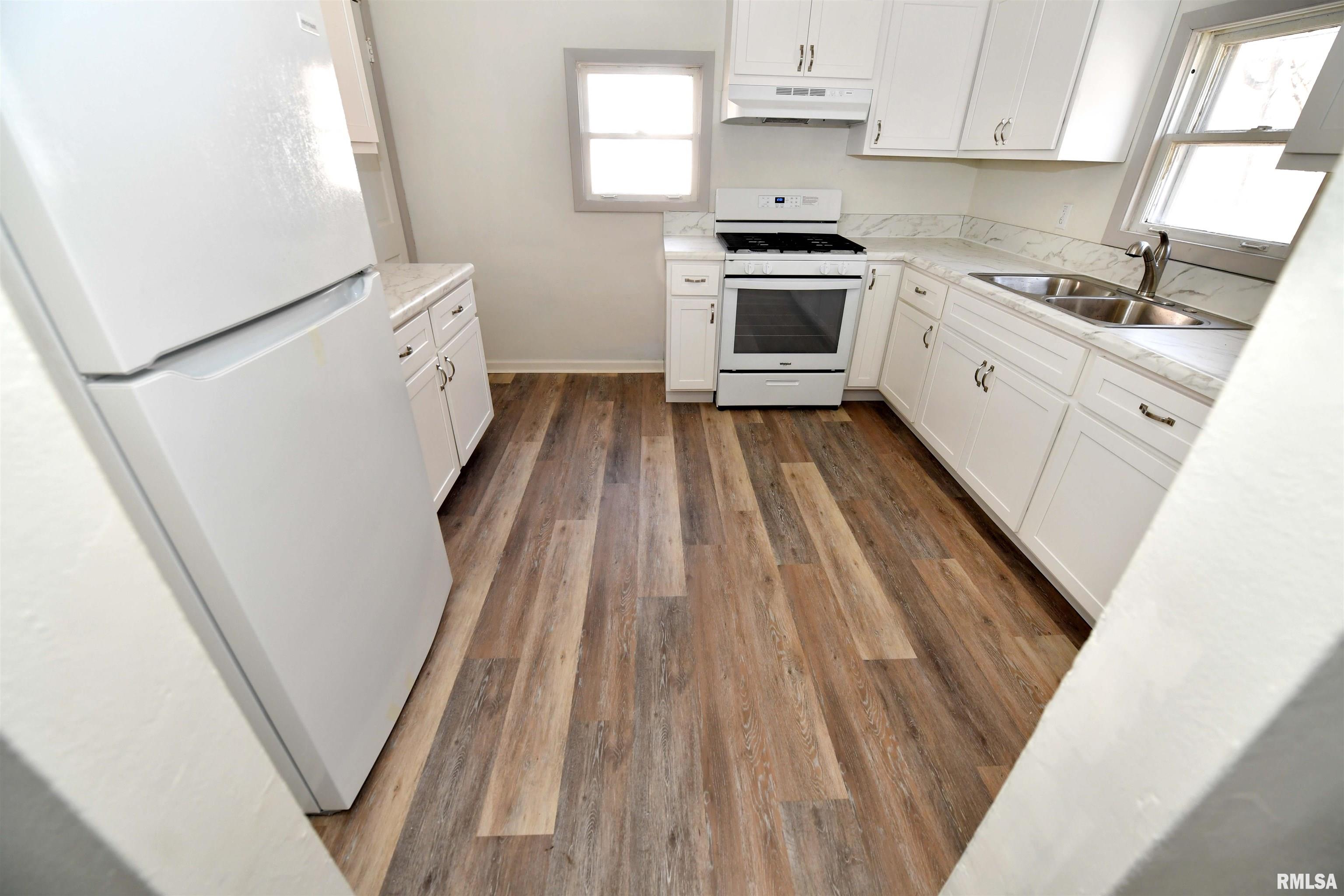 1507 Northeast Perry Avenue Peoria, IL 61603 - Photo 12 of 30