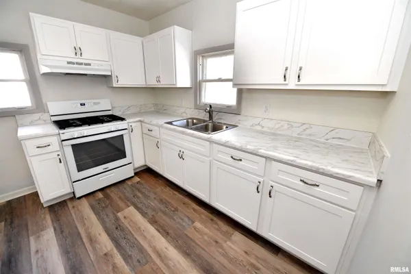 $79,900 | 1507 Northeast Perry Avenue, Peoria, IL 61603