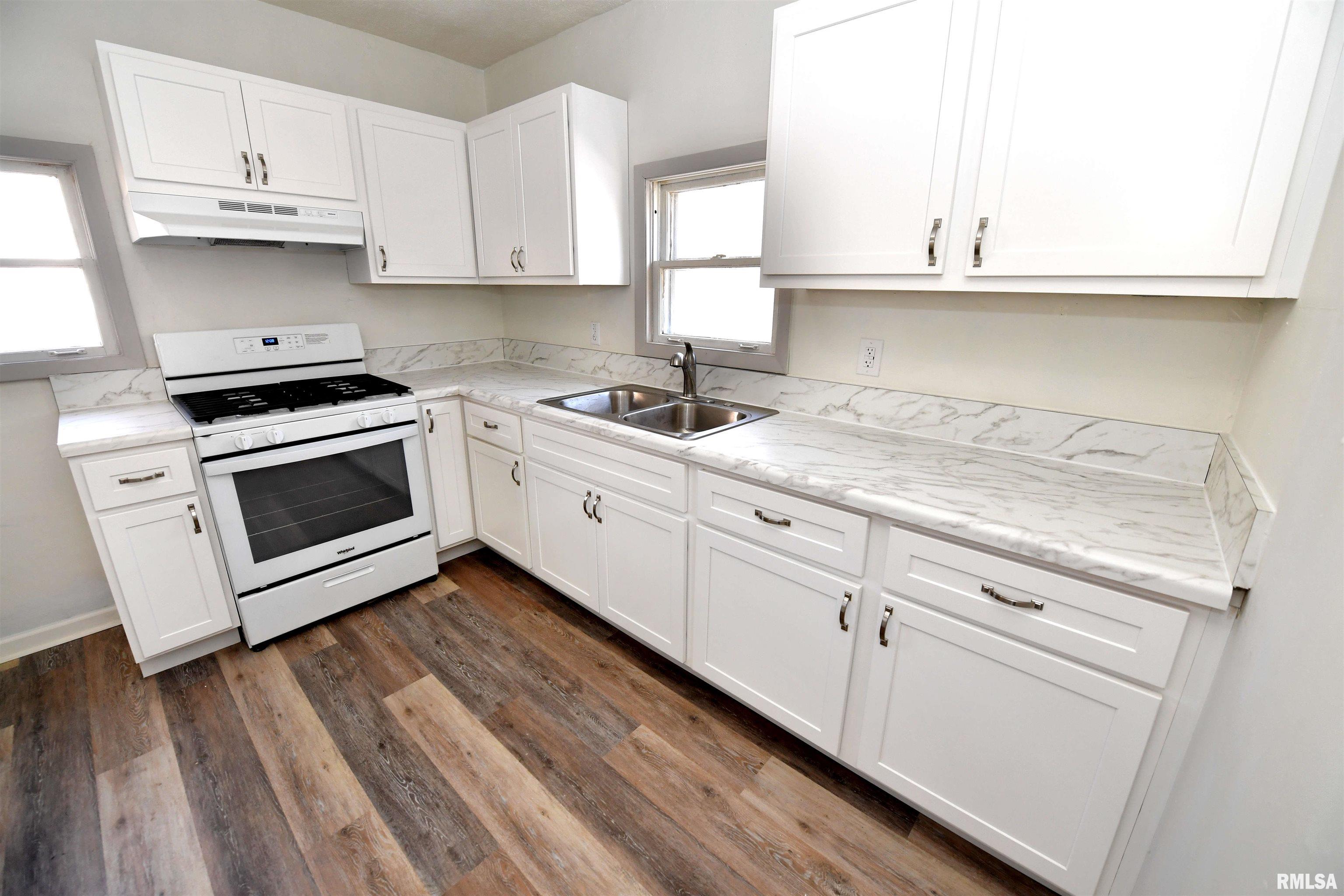 1507 Northeast Perry Avenue Peoria, IL 61603 - Photo 13 of 30