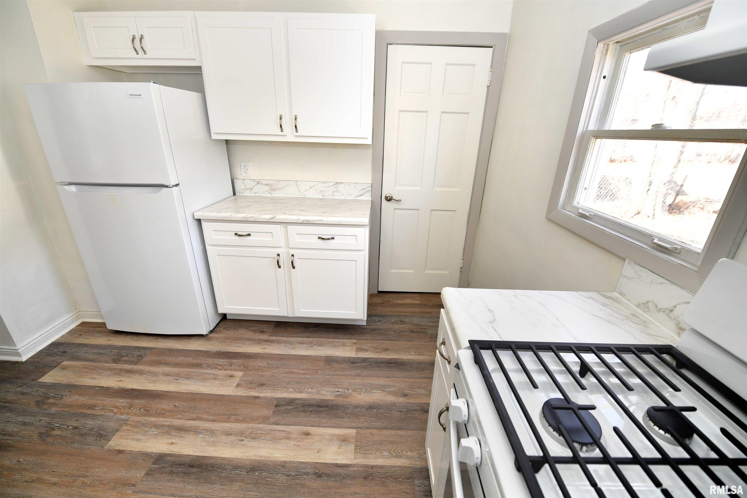 1507 Northeast Perry Avenue Peoria, IL 61603 - Photo 15 of 30