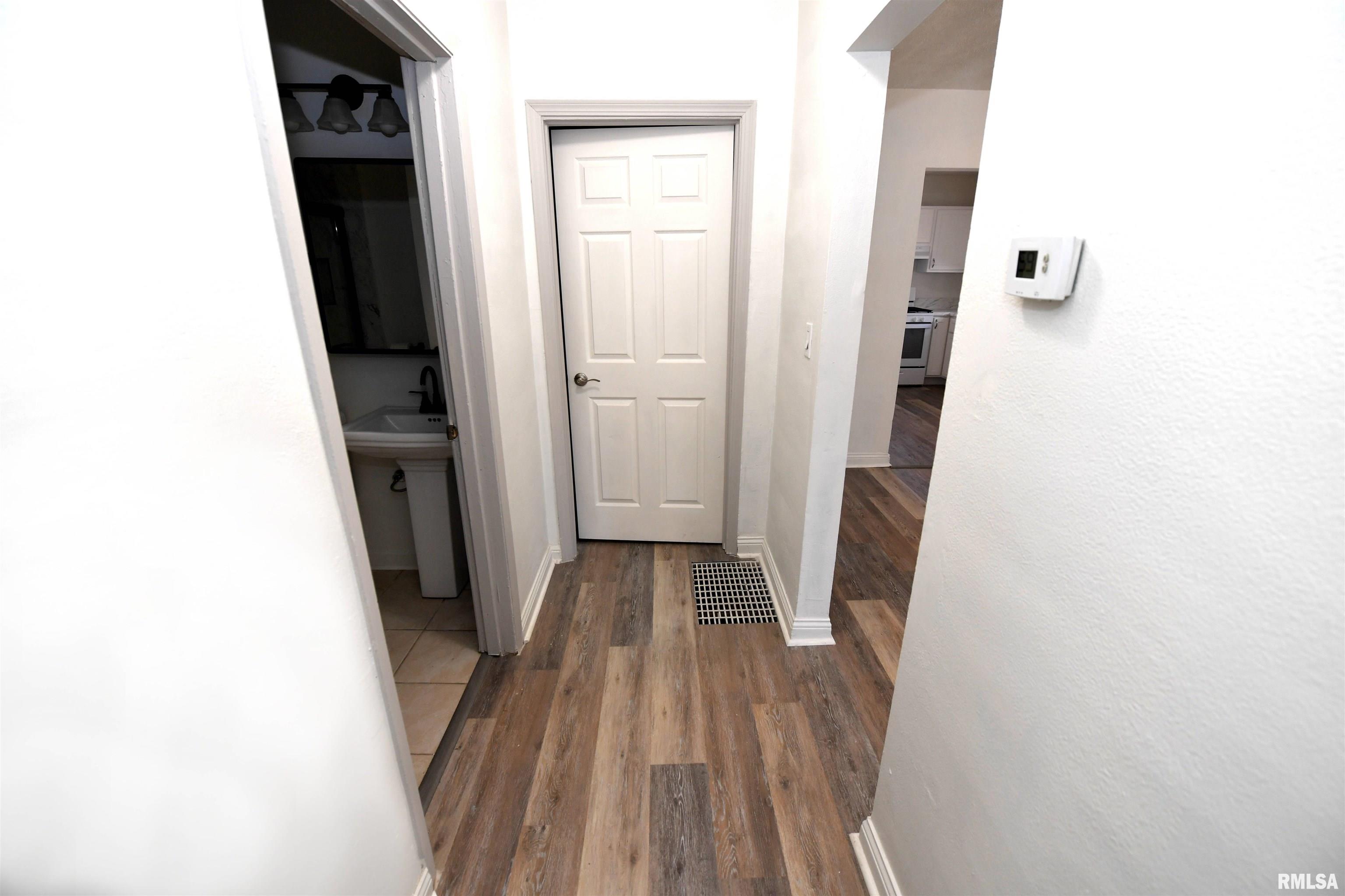 1507 Northeast Perry Avenue Peoria, IL 61603 - Photo 16 of 30