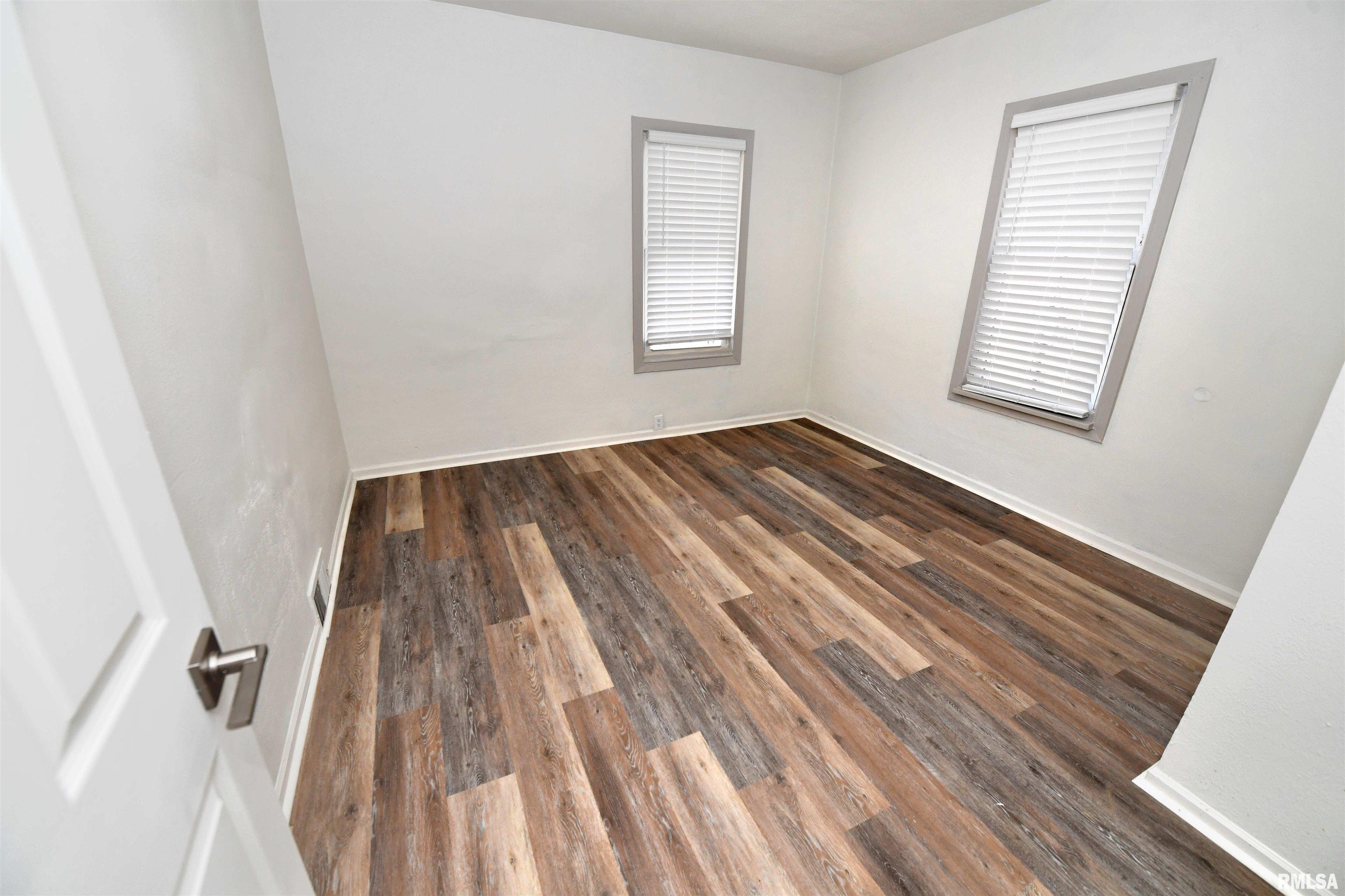 1507 Northeast Perry Avenue Peoria, IL 61603 - Photo 17 of 30