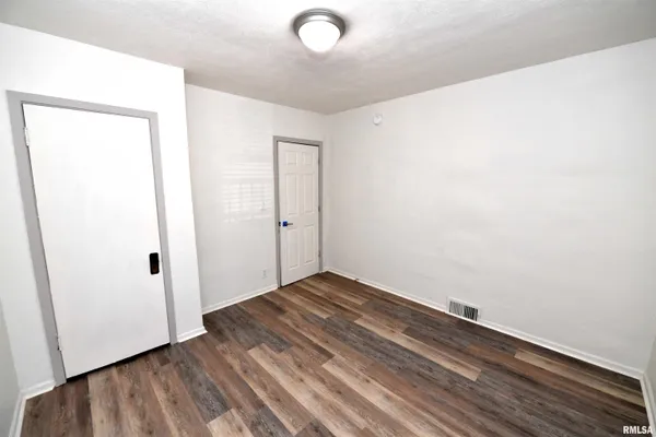 $79,900 | 1507 Northeast Perry Avenue, Peoria, IL 61603