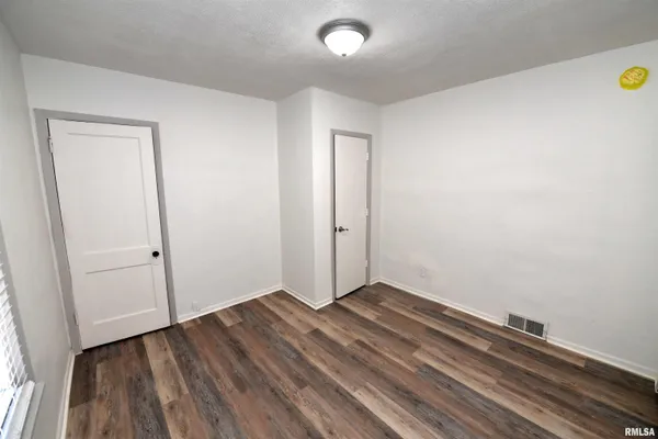 $79,900 | 1507 Northeast Perry Avenue, Peoria, IL 61603
