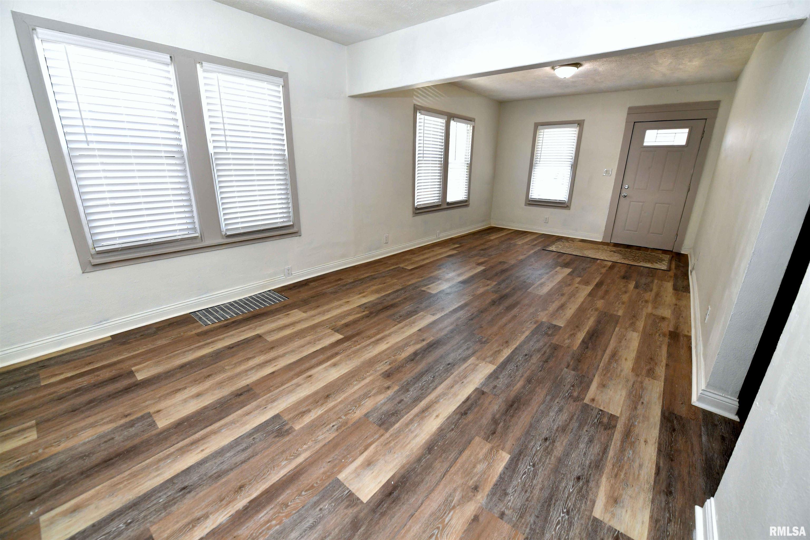 1507 Northeast Perry Avenue Peoria, IL 61603 - Photo 4 of 30