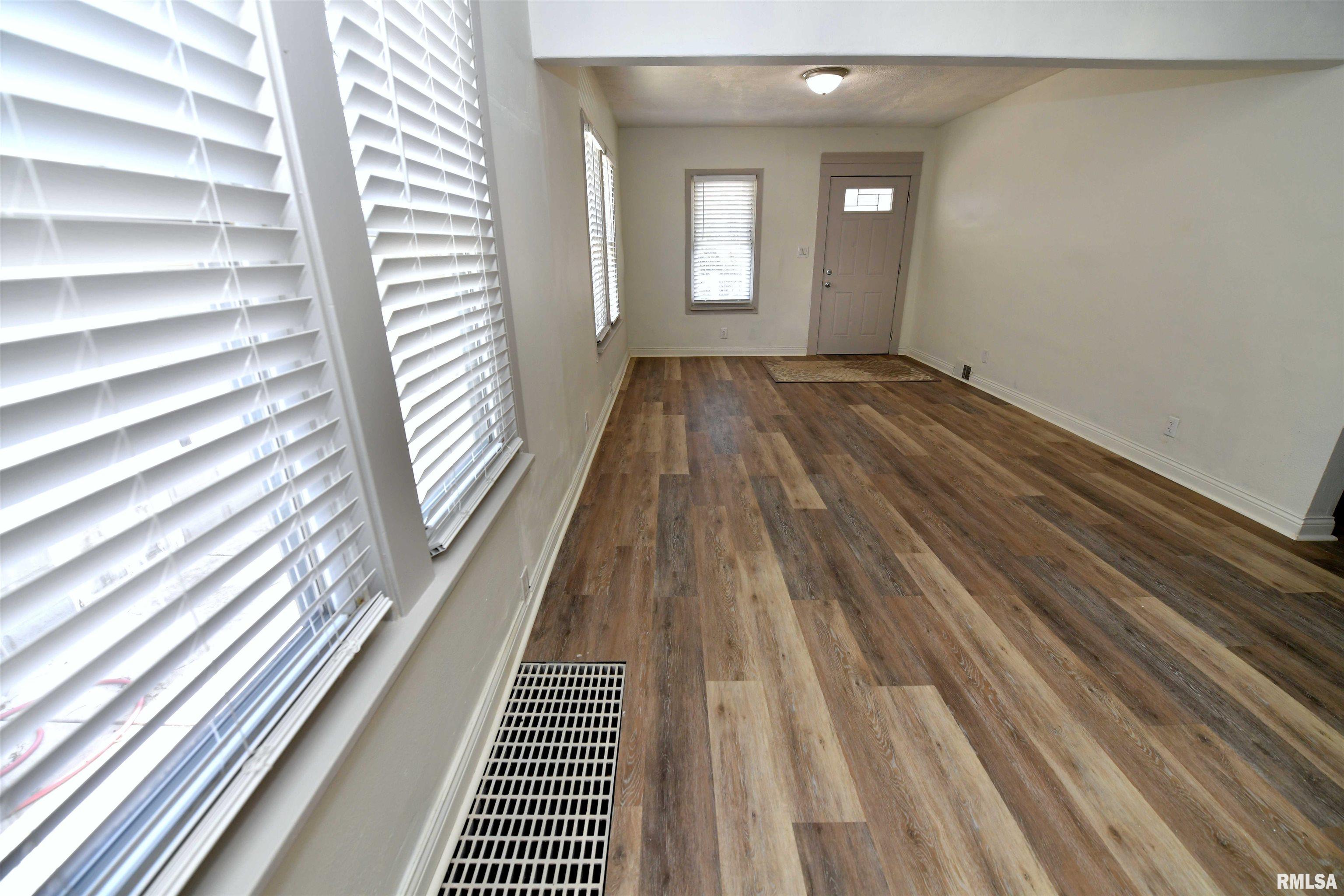 1507 Northeast Perry Avenue Peoria, IL 61603 - Photo 5 of 30