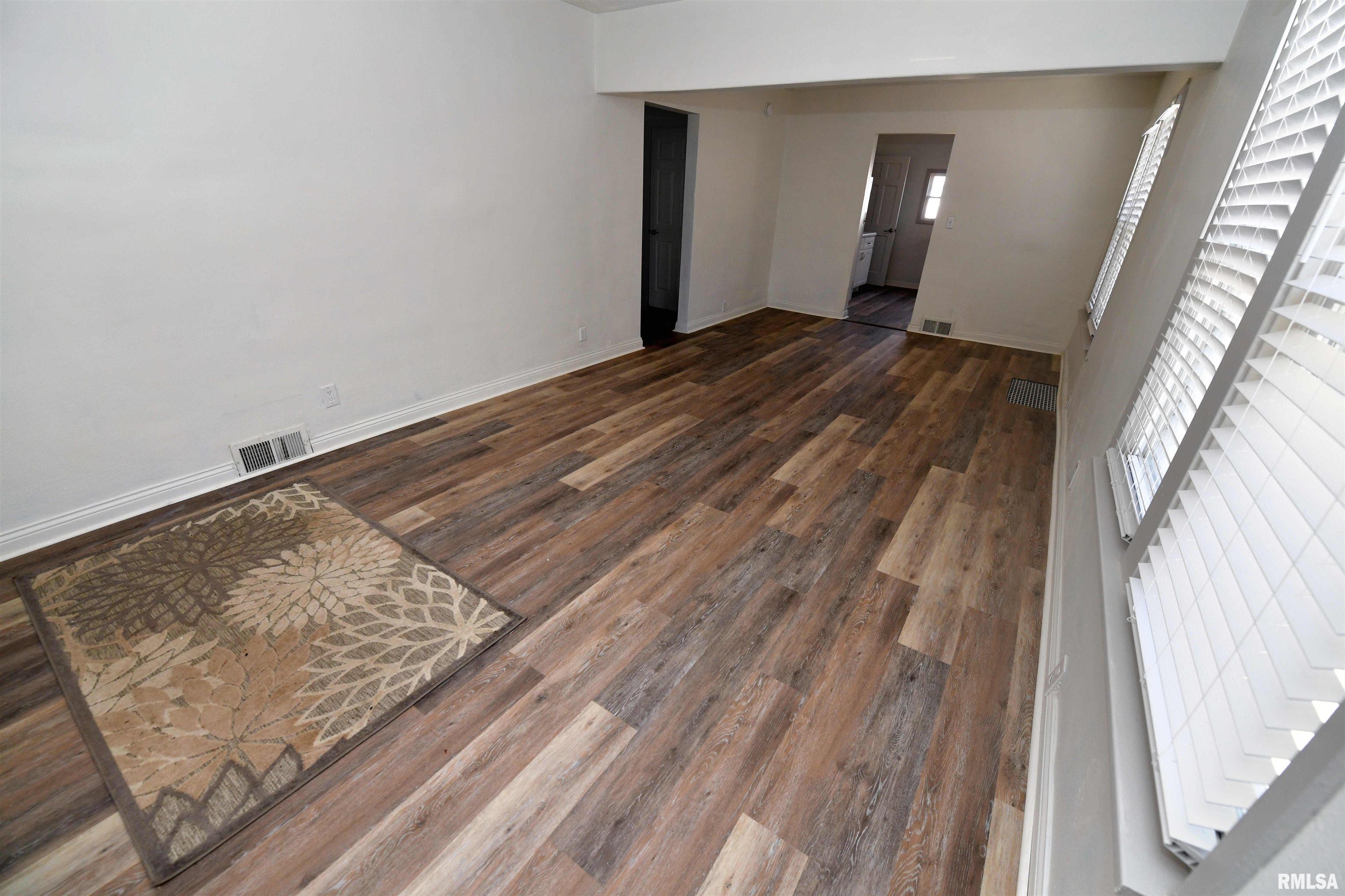 1507 Northeast Perry Avenue Peoria, IL 61603 - Photo 7 of 30