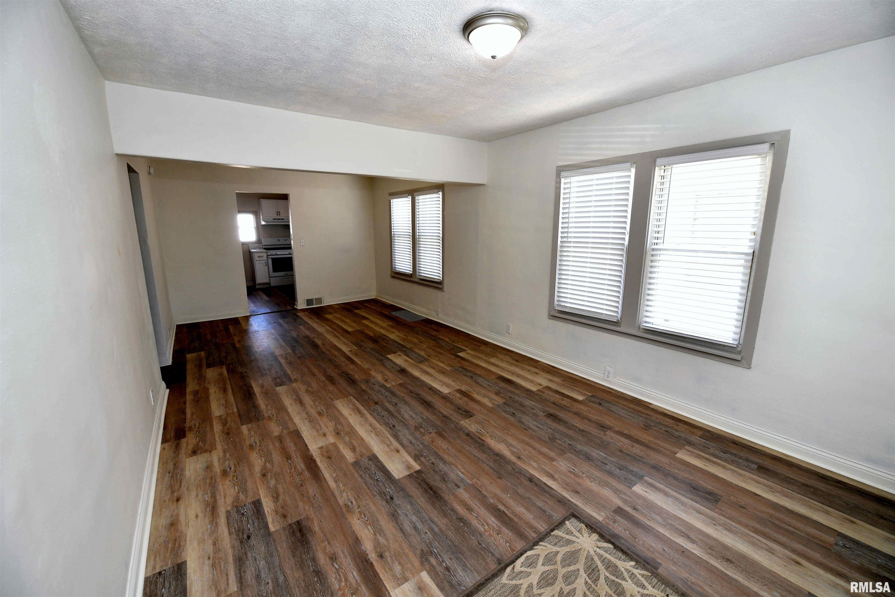 1507 Northeast Perry Avenue Peoria, IL 61603 - Photo 8 of 30