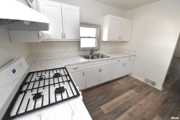 $79,900 | 1507 Northeast Perry Avenue, Peoria, IL 61603