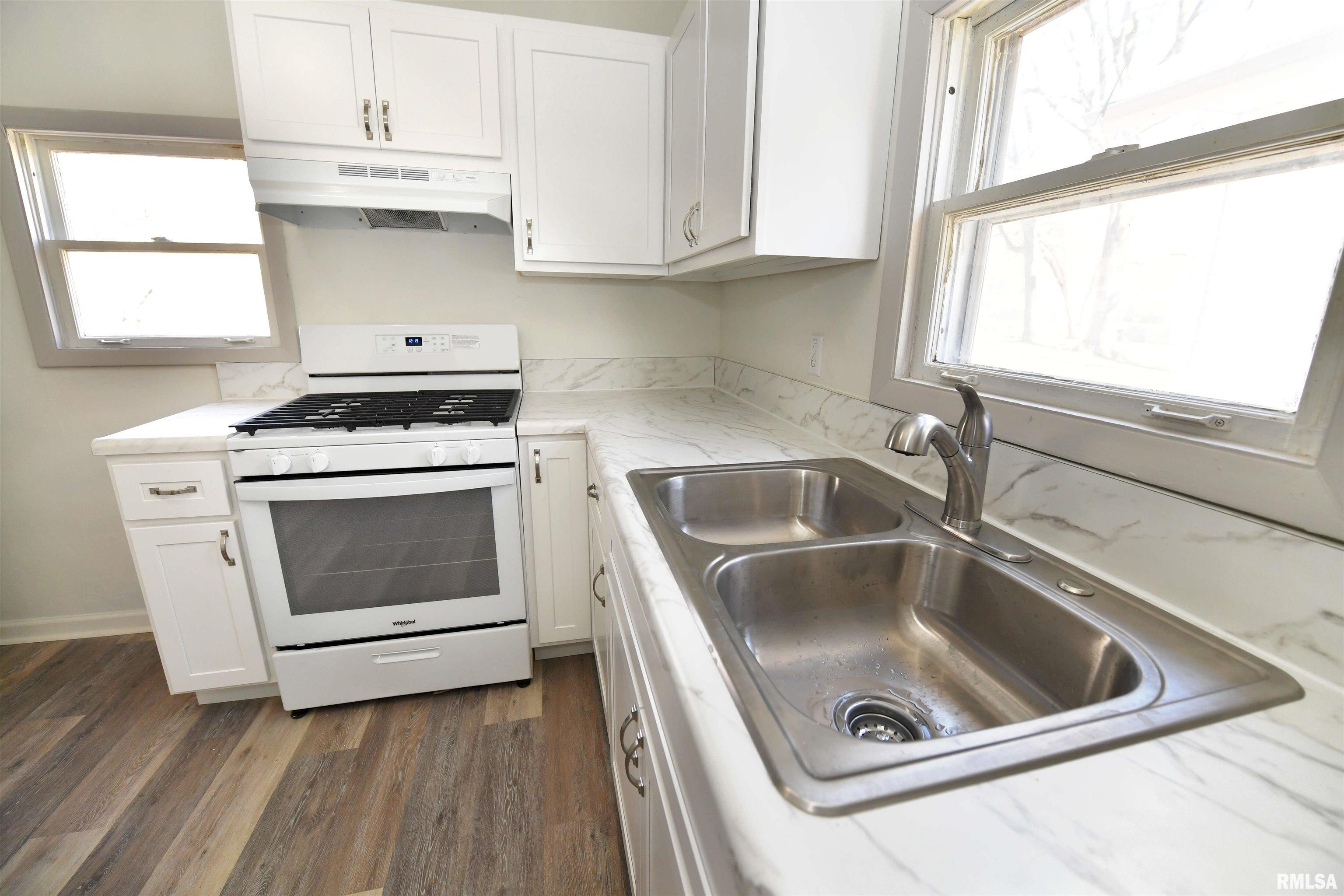 1507 Northeast Perry Avenue Peoria, IL 61603 - Photo 10 of 30