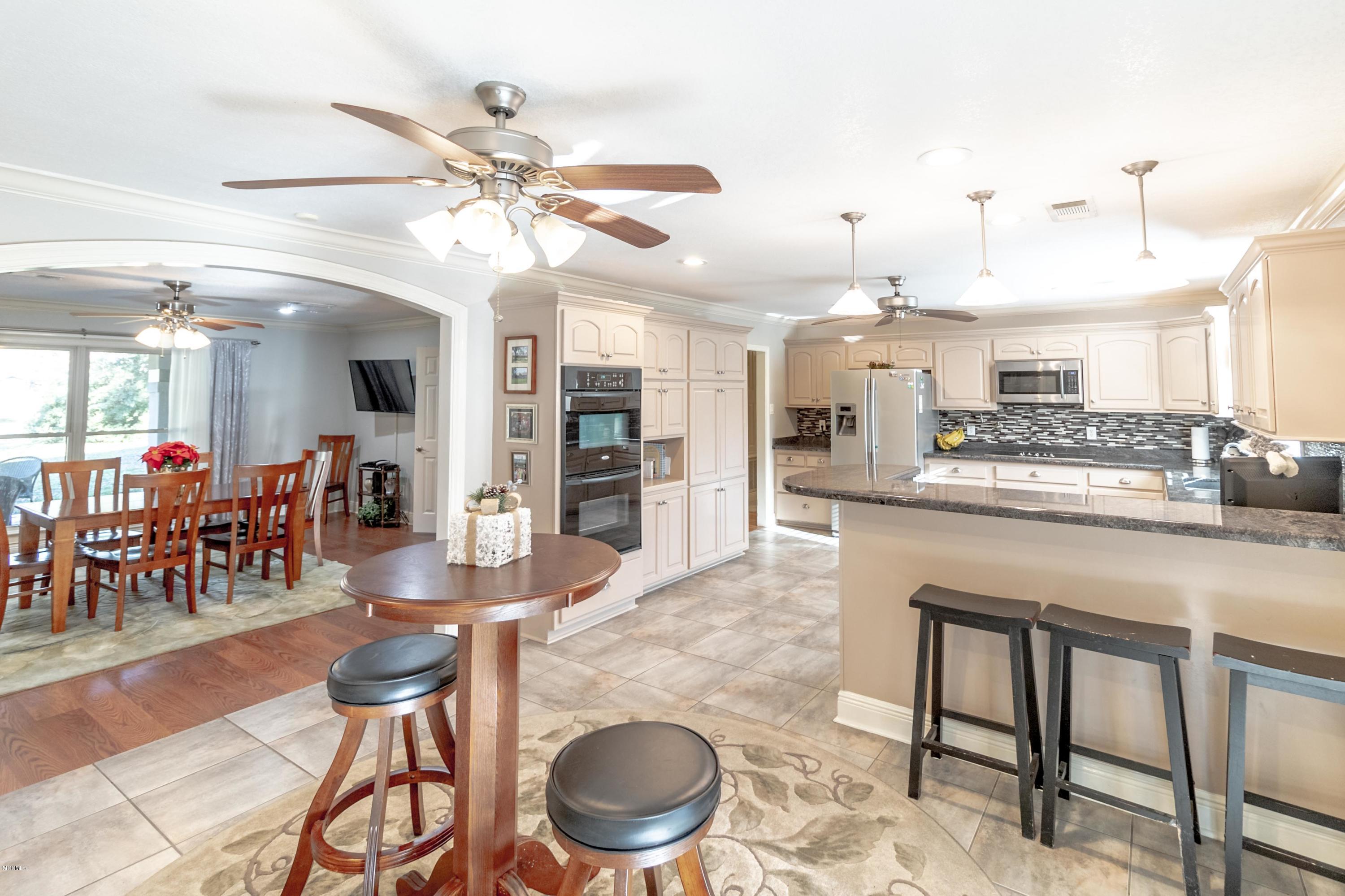 14398 T Bird Road D'Iberville, MS 39540 - Photo 7 of 19 Kitchen