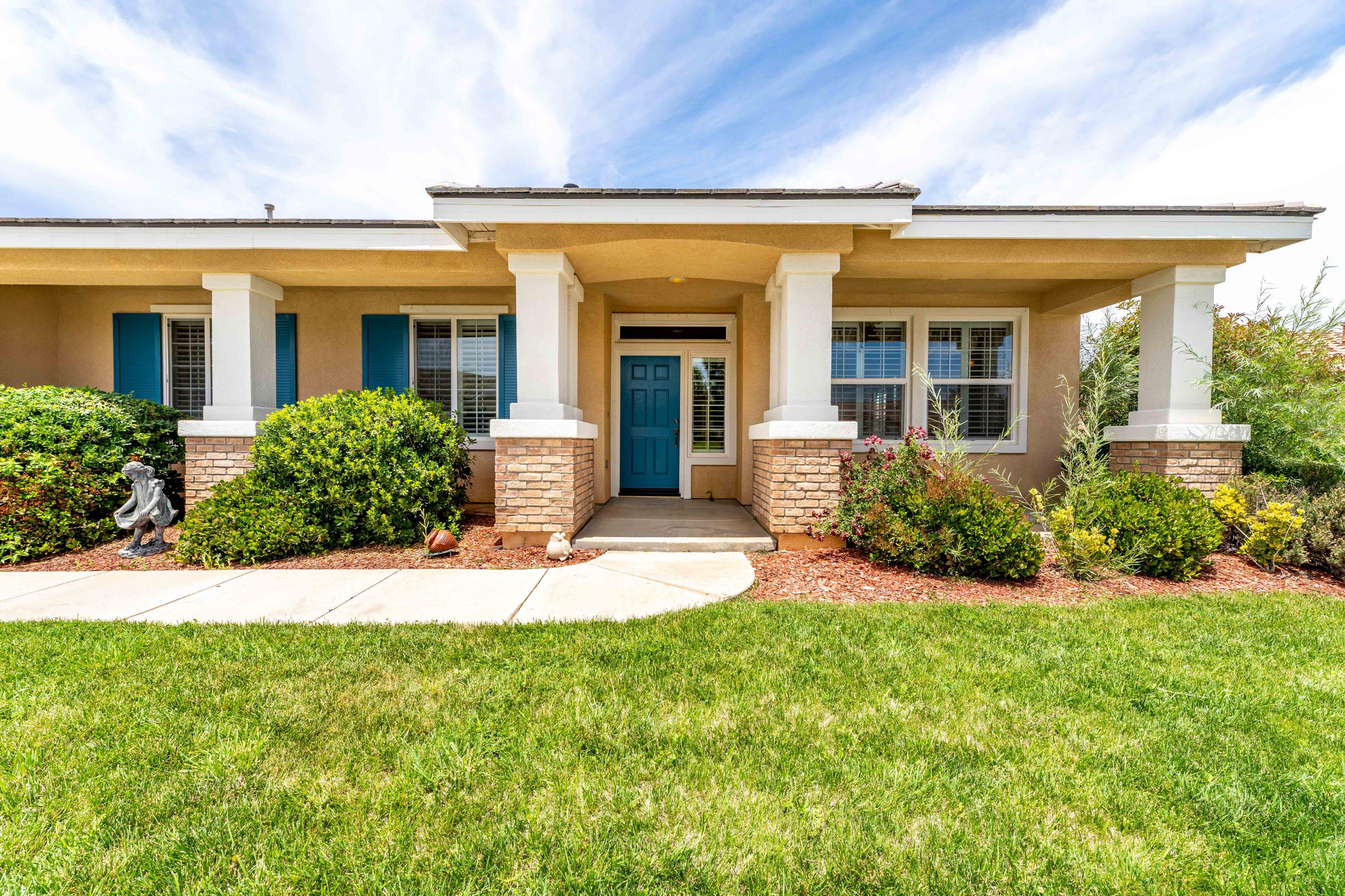 40451 Snake Lane Palmdale, CA 93551 - Photo 2 of 25 front view of a house with a yard