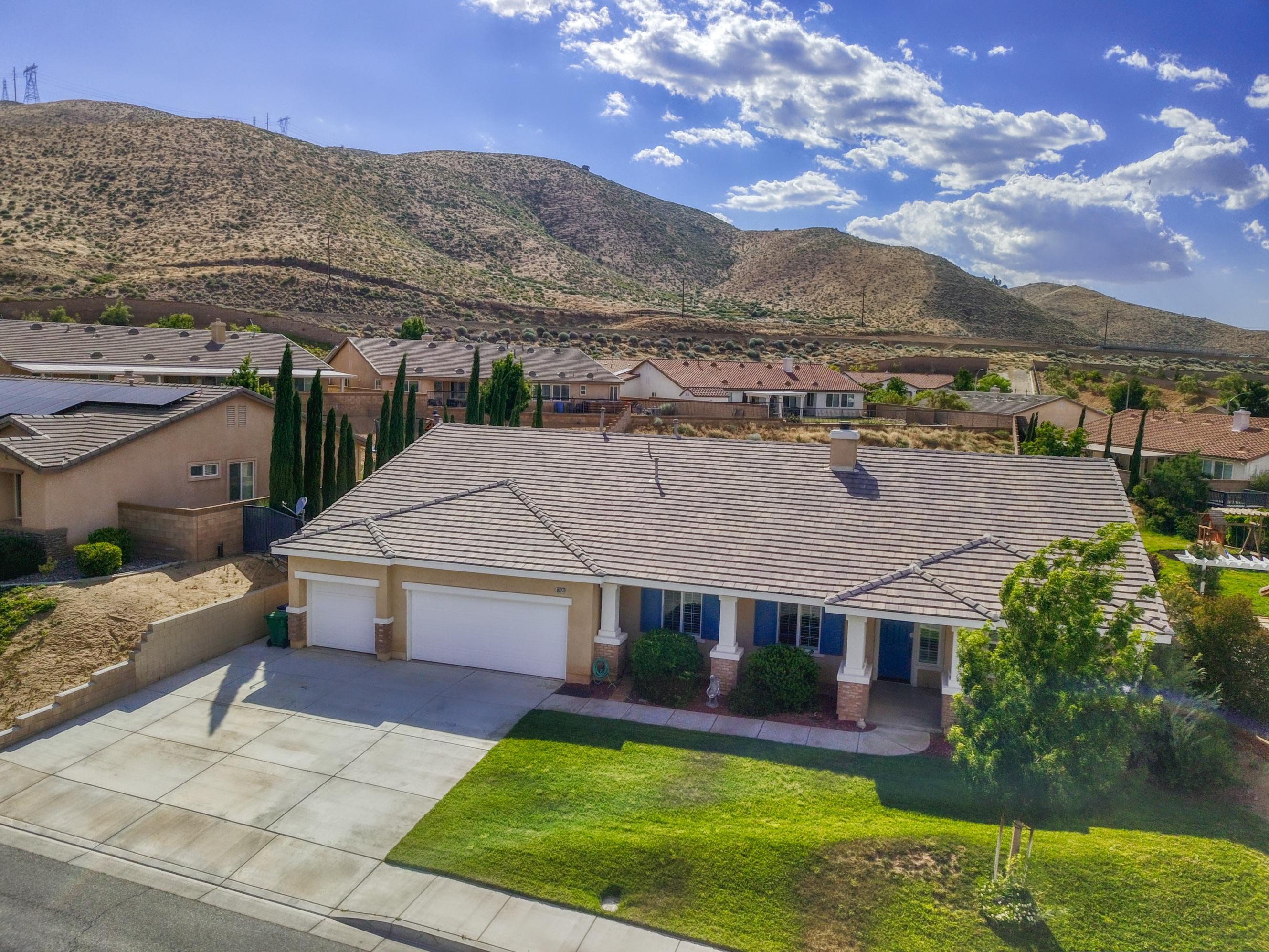 40451 Snake Lane Palmdale, CA 93551 - Photo 3 of 25 a aerial view of a house with a yard