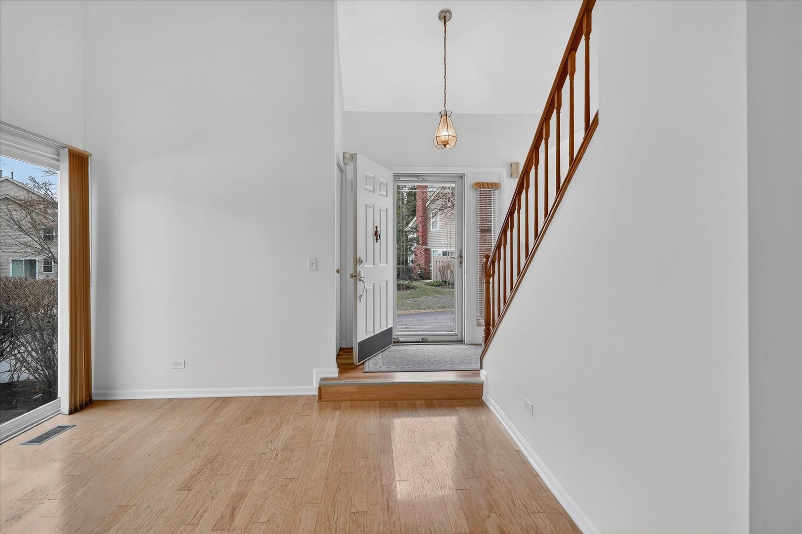 217 New Bridge Court Rolling Meadows, IL 60008 - Photo 3 of 34