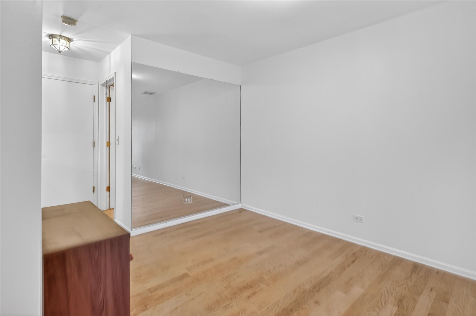 217 New Bridge Court Rolling Meadows, IL 60008 - Photo 7 of 34