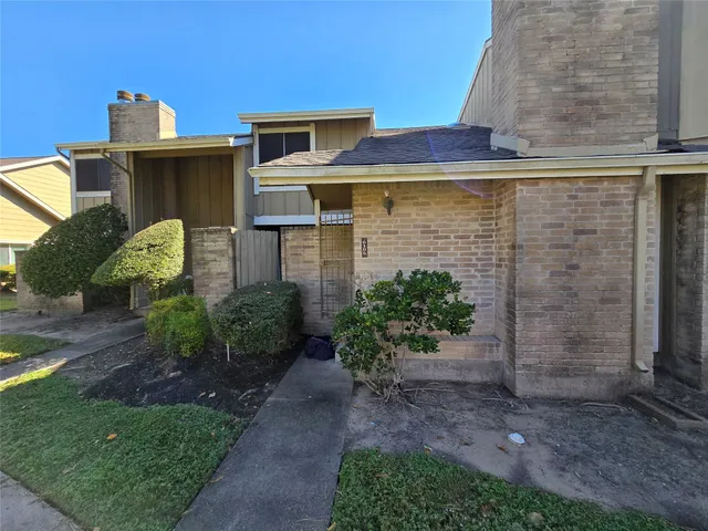 $130,000 | 6106 West Airport Boulevard, Unit 18, Houston, TX 77035