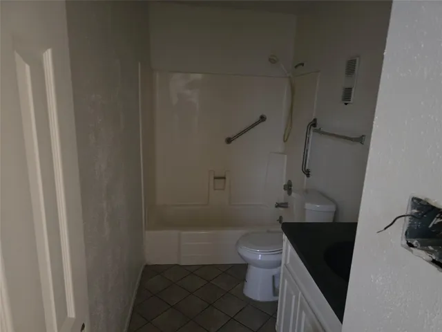 $130,000 | 6106 West Airport Boulevard, Unit 18, Houston, TX 77035