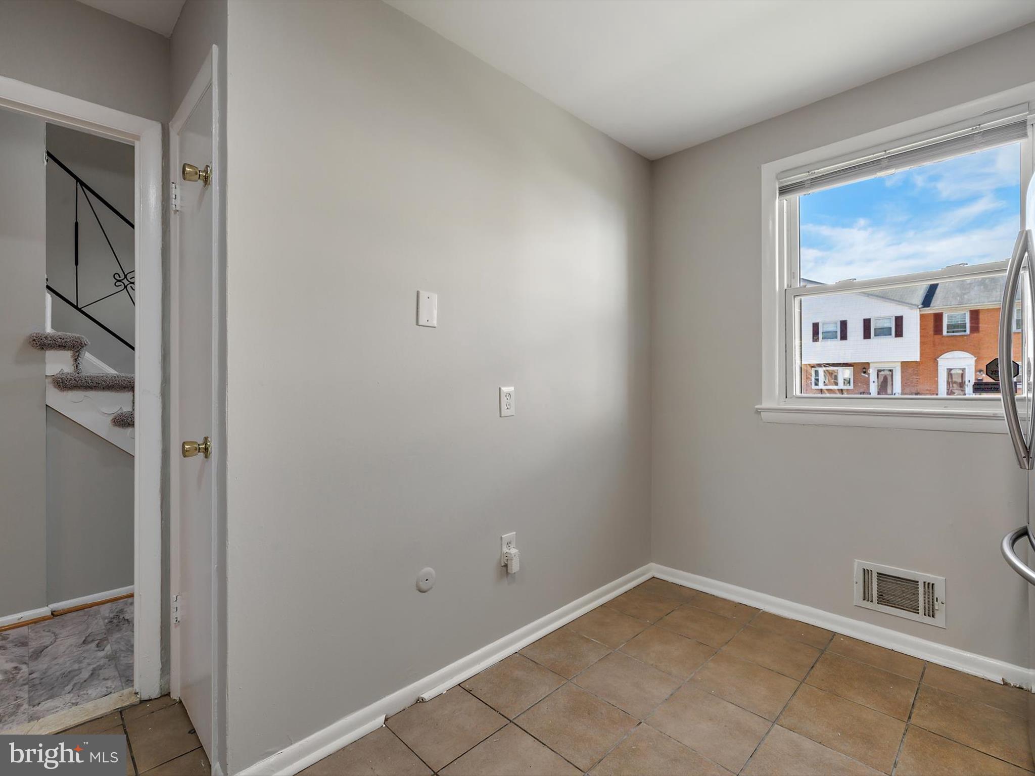 5109 Clacton Avenue, Unit 78 Suitland, MD 20746 - Photo 13 of 33 a view of an empty room