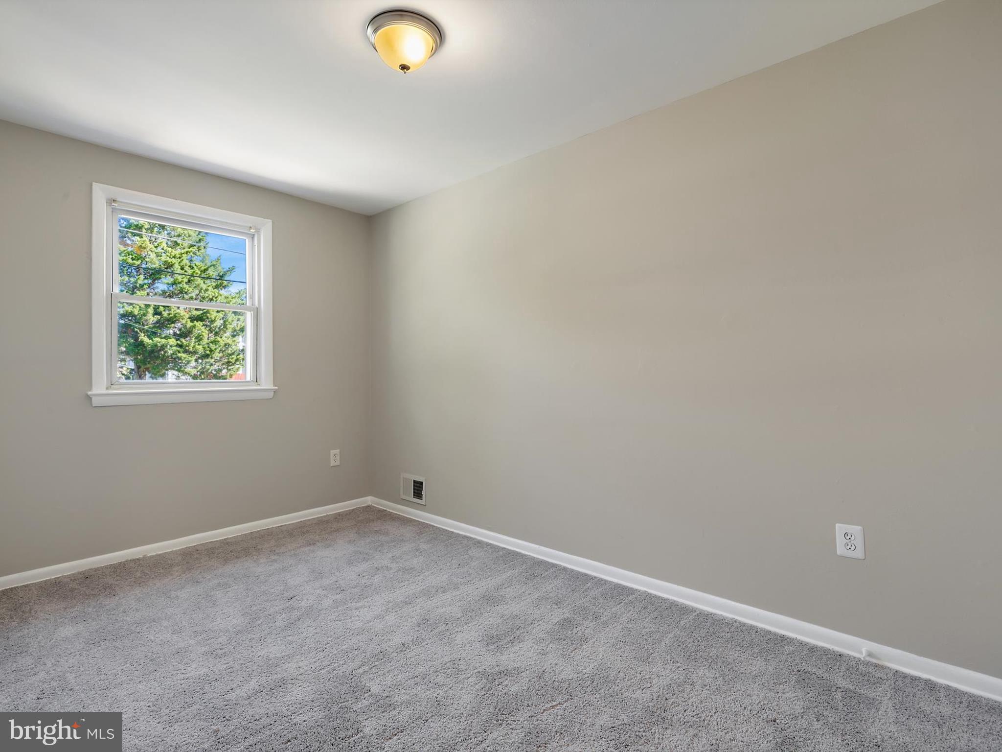 5109 Clacton Avenue, Unit 78 Suitland, MD 20746 - Photo 22 of 33 an empty room with windows