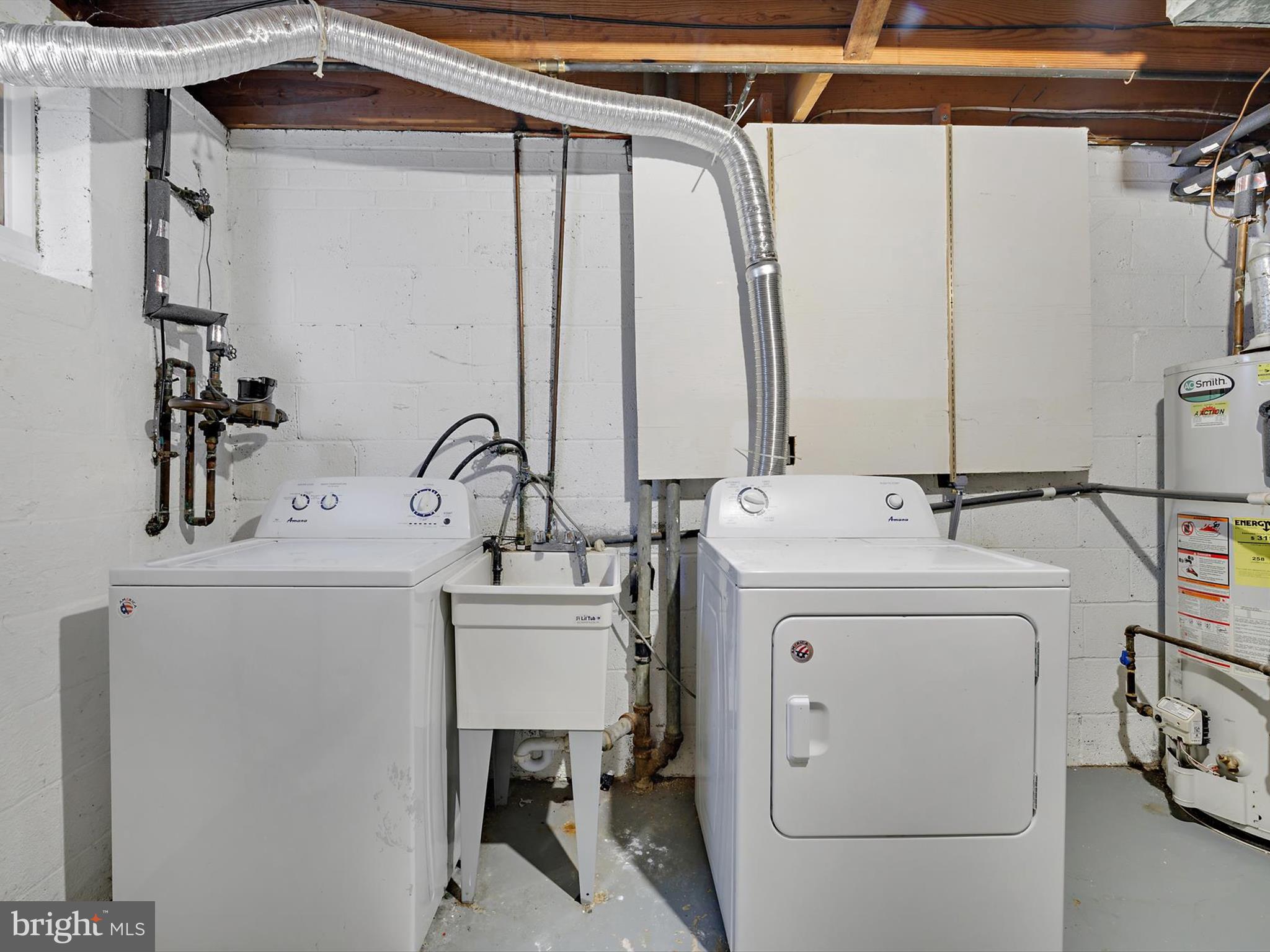 5109 Clacton Avenue, Unit 78 Suitland, MD 20746 - Photo 29 of 33 a utility room with dryer and washer