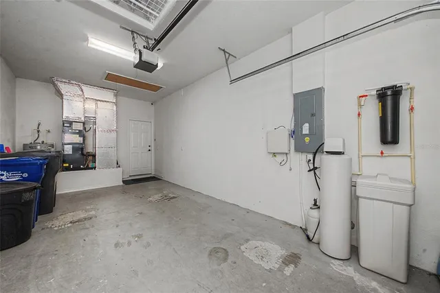 a view of a yard in front of house