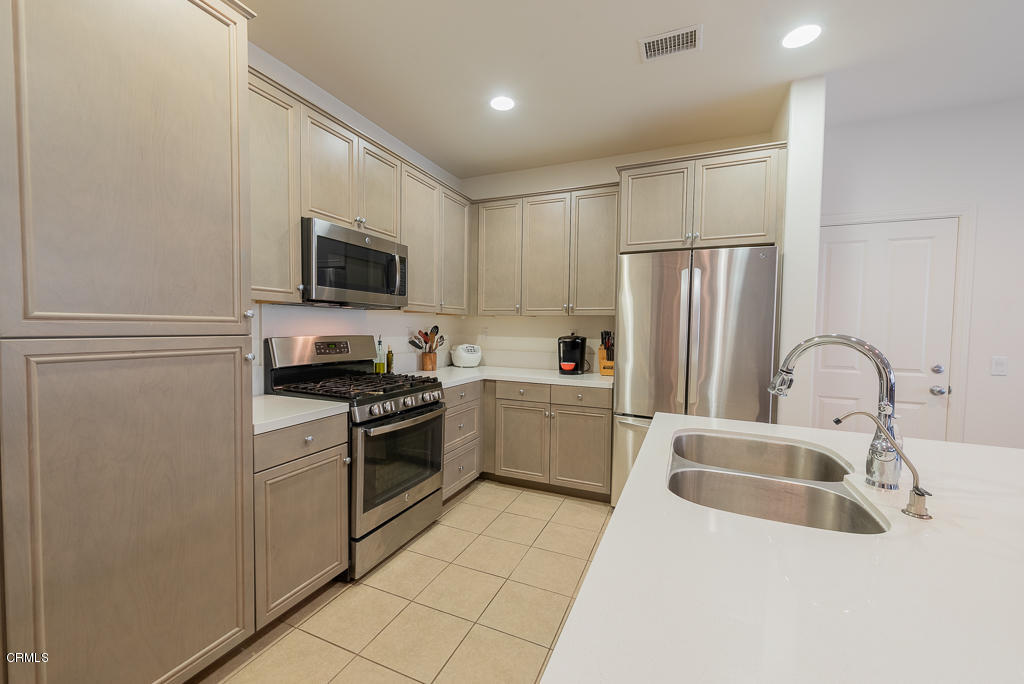286 Stonegate Road Camarillo, CA 93010 - Photo 10 of 34 STONEGATE-9