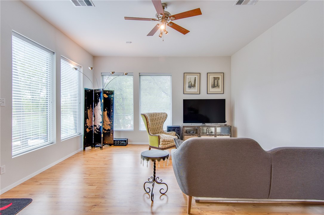 5404 Ledesma Road Austin, TX 78721 - Photo 4 of 25