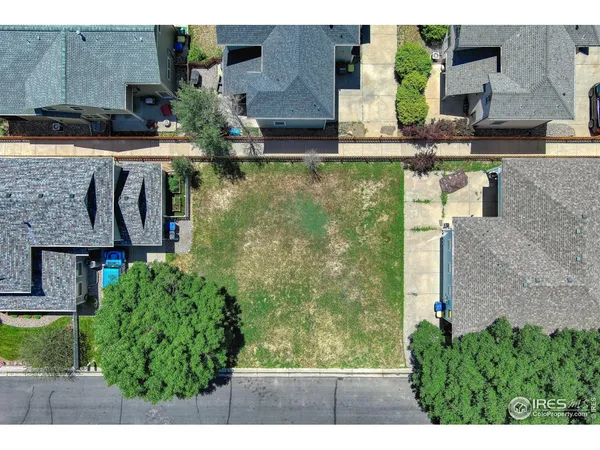 an aerial view of a house with yard swimming pool and outdoor seating