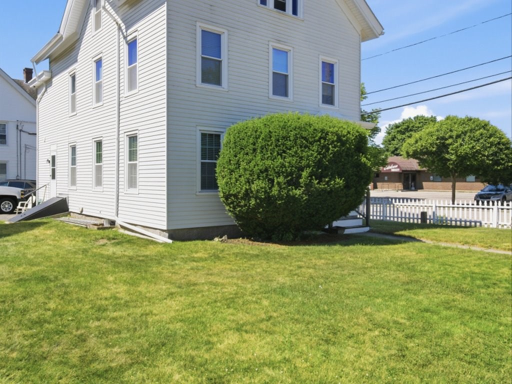 24 Pleasant Street Westerly, RI 02891 - Photo 3 of 34