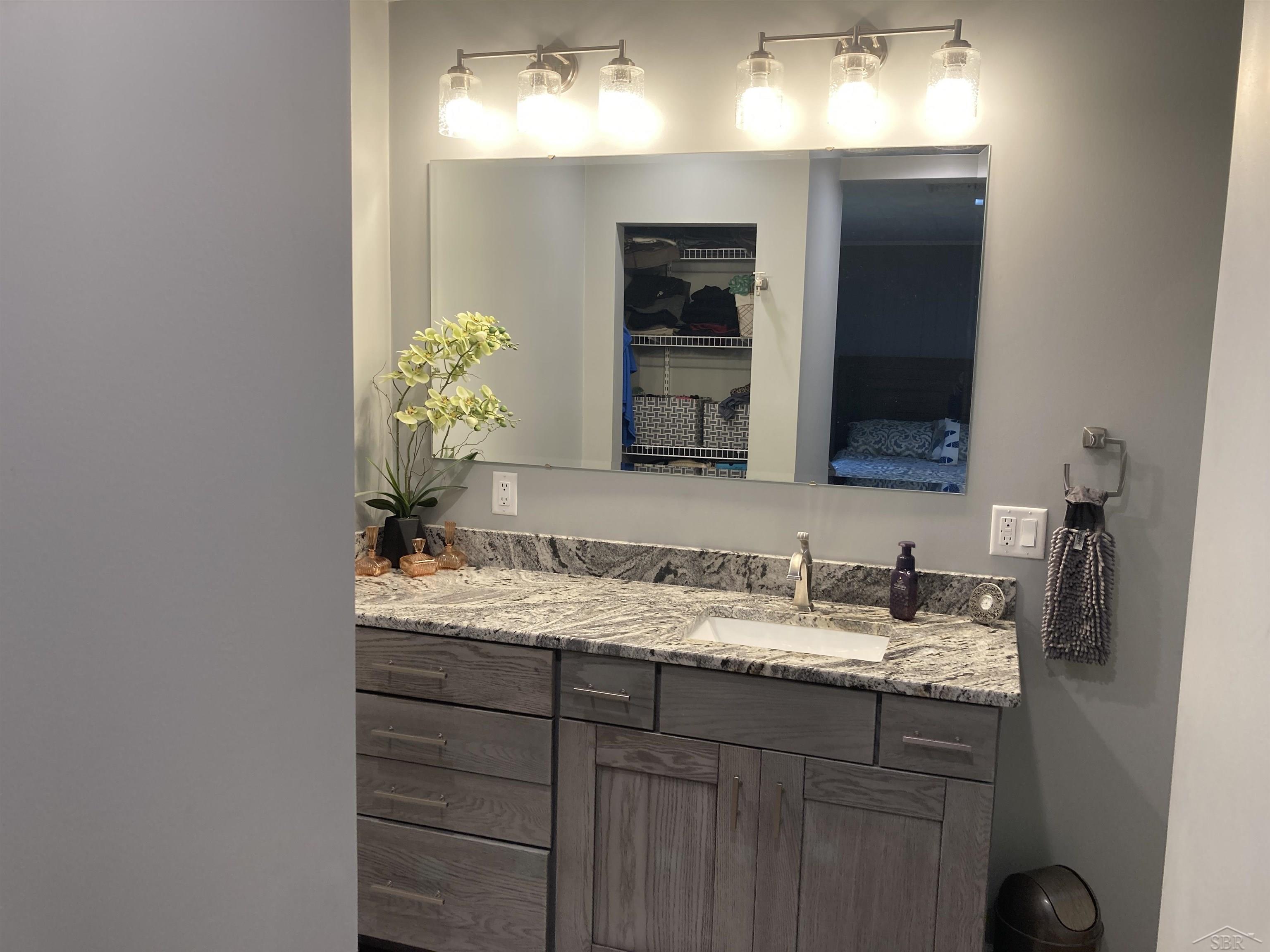 1641 Midland Road Saginaw, MI 48638 - Photo 12 of 30 50093747-11.JPG