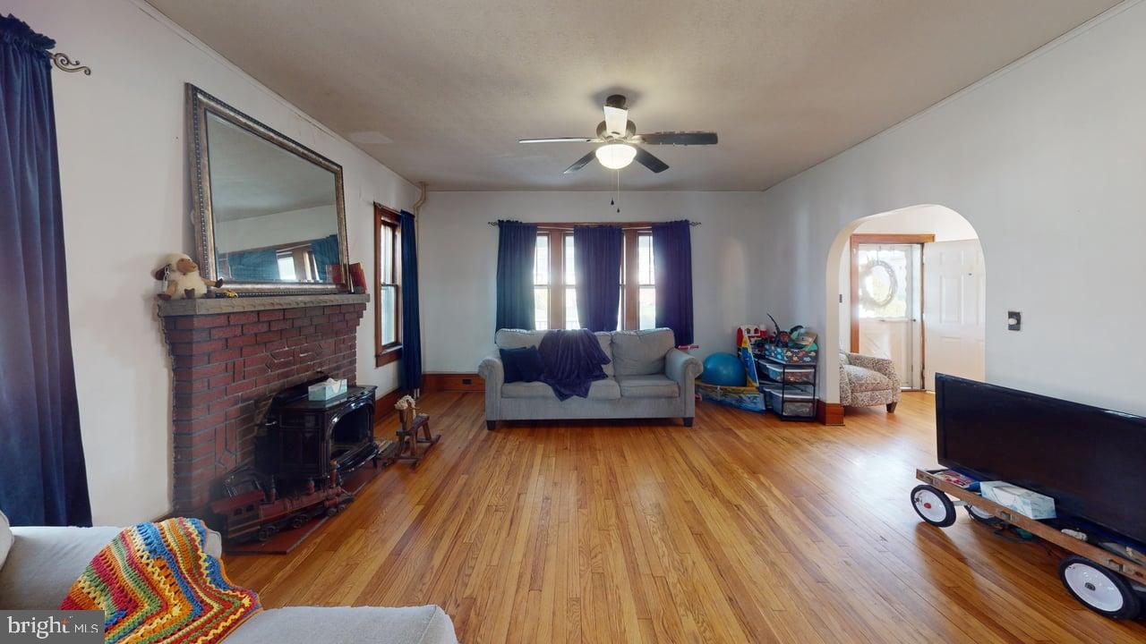 327 North High Street Romney, WV 26757 - Photo 4 of 59
