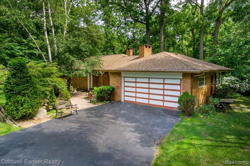 1439 Gracedale Drive Rochester Hills, MI 48309 - Photo 1 of 32