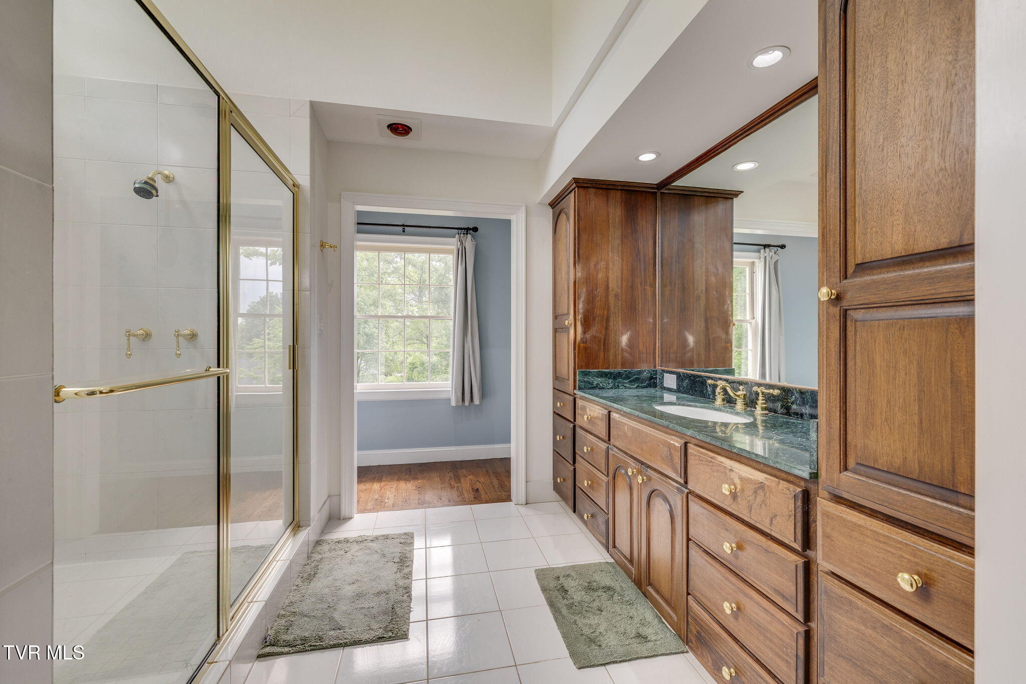 4302 Stagecoach Road Kingsport, TN 37664 - Photo 36 of 51 Primary Bath