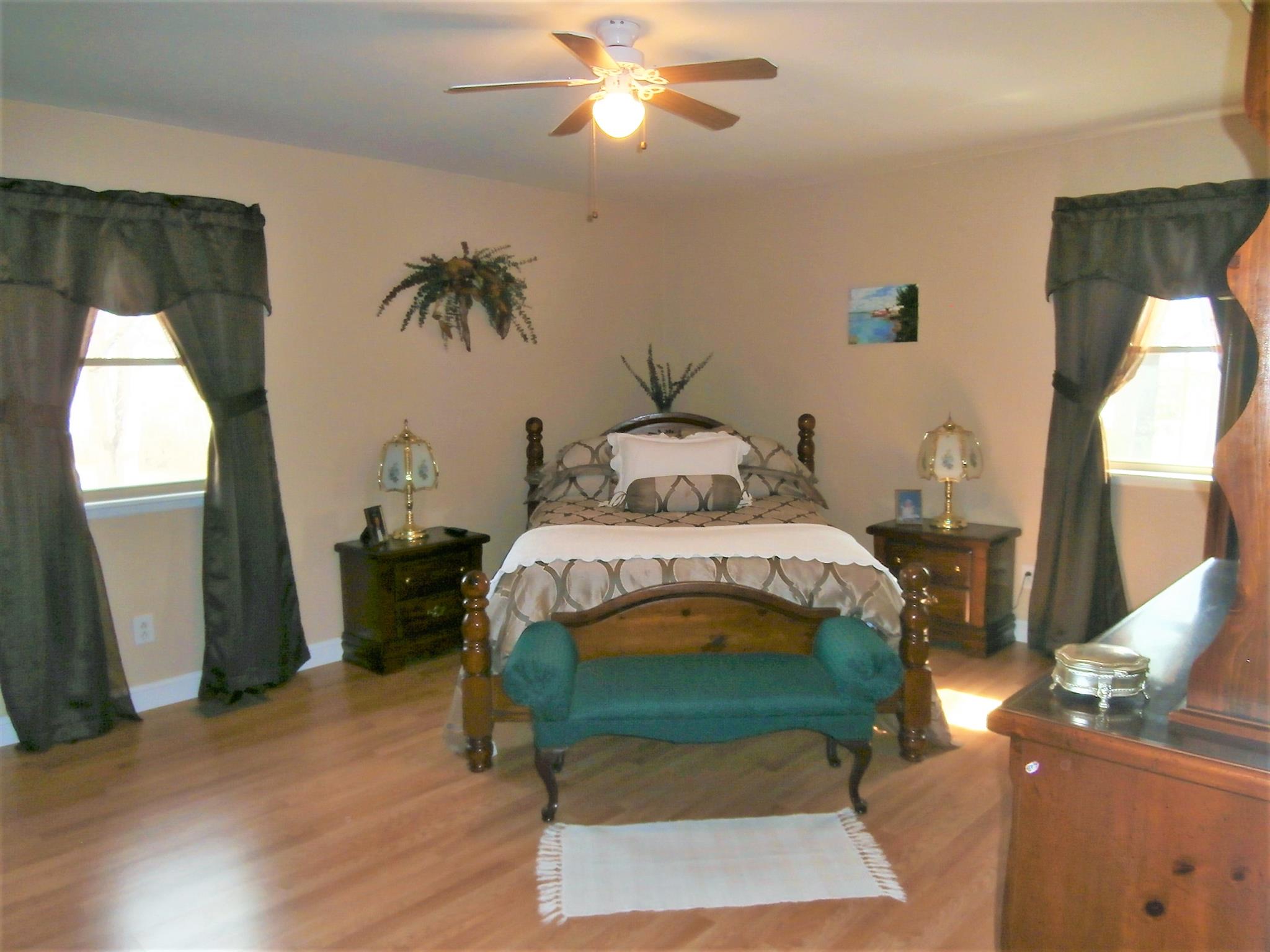 17 Town Road Fayetteville, TN 37334 - Photo 11 of 22 MASTER BEDROOM ON MAIN LEVEL