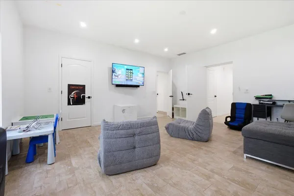 $19,950 | 20100 Northeast 20th Court, Miami, FL 33179